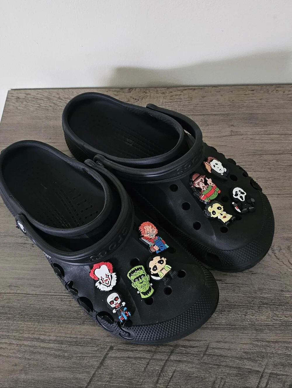 CROCS Men’s Black Halloween Charms Size 11 Chucky Freddie Jason Ghostface Scary